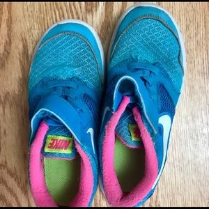 Girls Nike tennis shoes